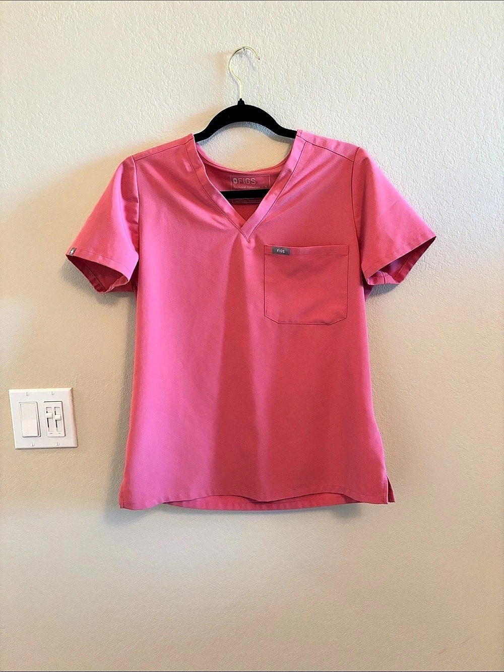 FIGS Technical Collection top Short Sleeve Top & Jogger Bottom in Pink Small